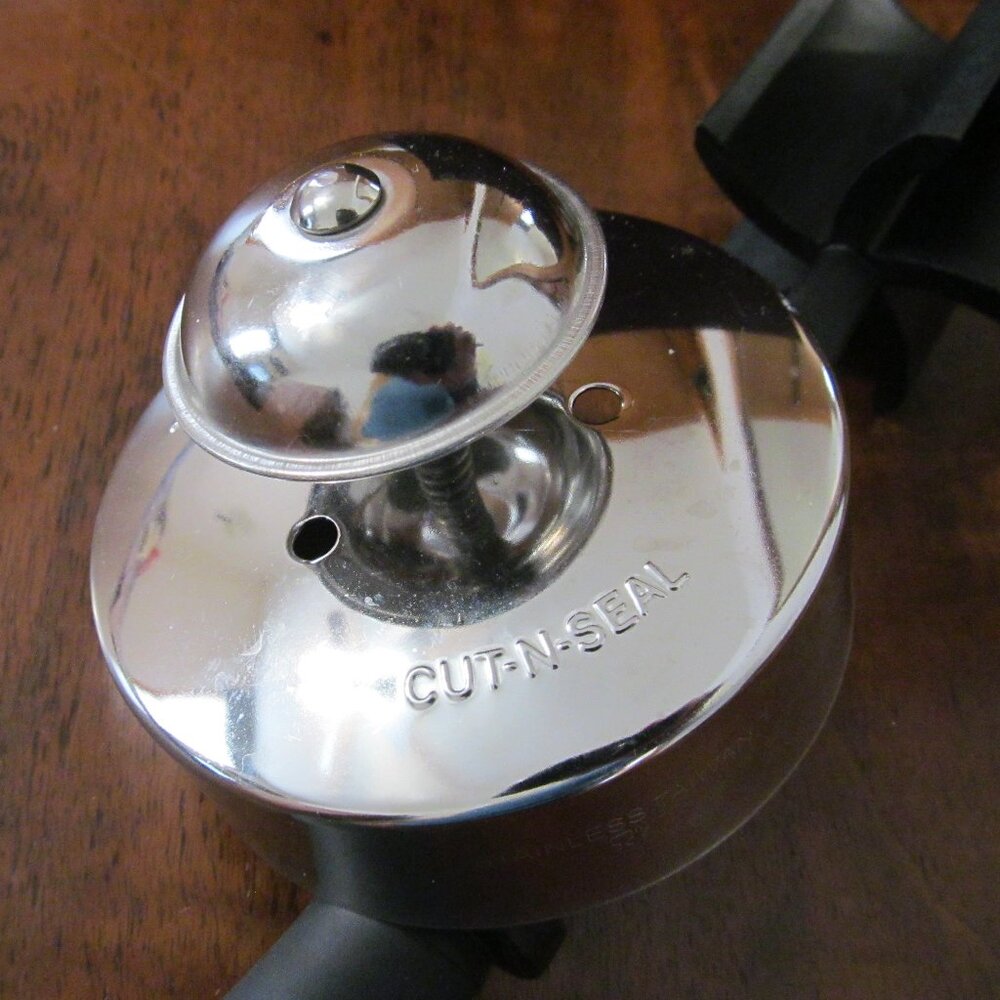 Pampered Chef Mix ‘N Chop & Cut-N-Seal Pastry Press 3.5” - Picture 4 of 7